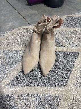 Mi.iM kitten heel suede slouchy booties in excellent condition. Never worn